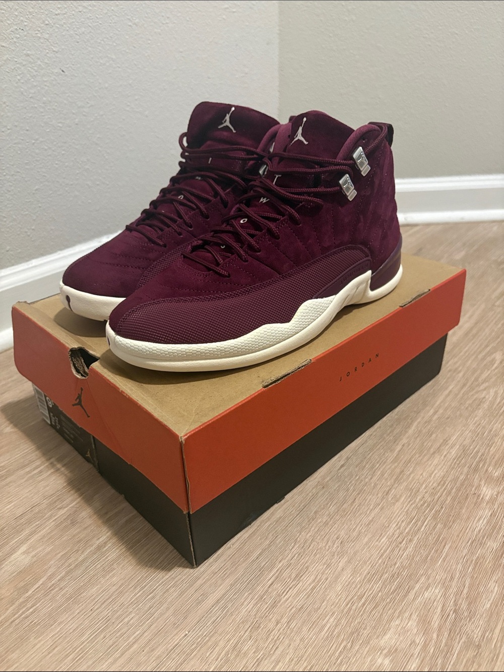AIR JORDAN 12 RETRO 9.5 - Picture 1 of 4